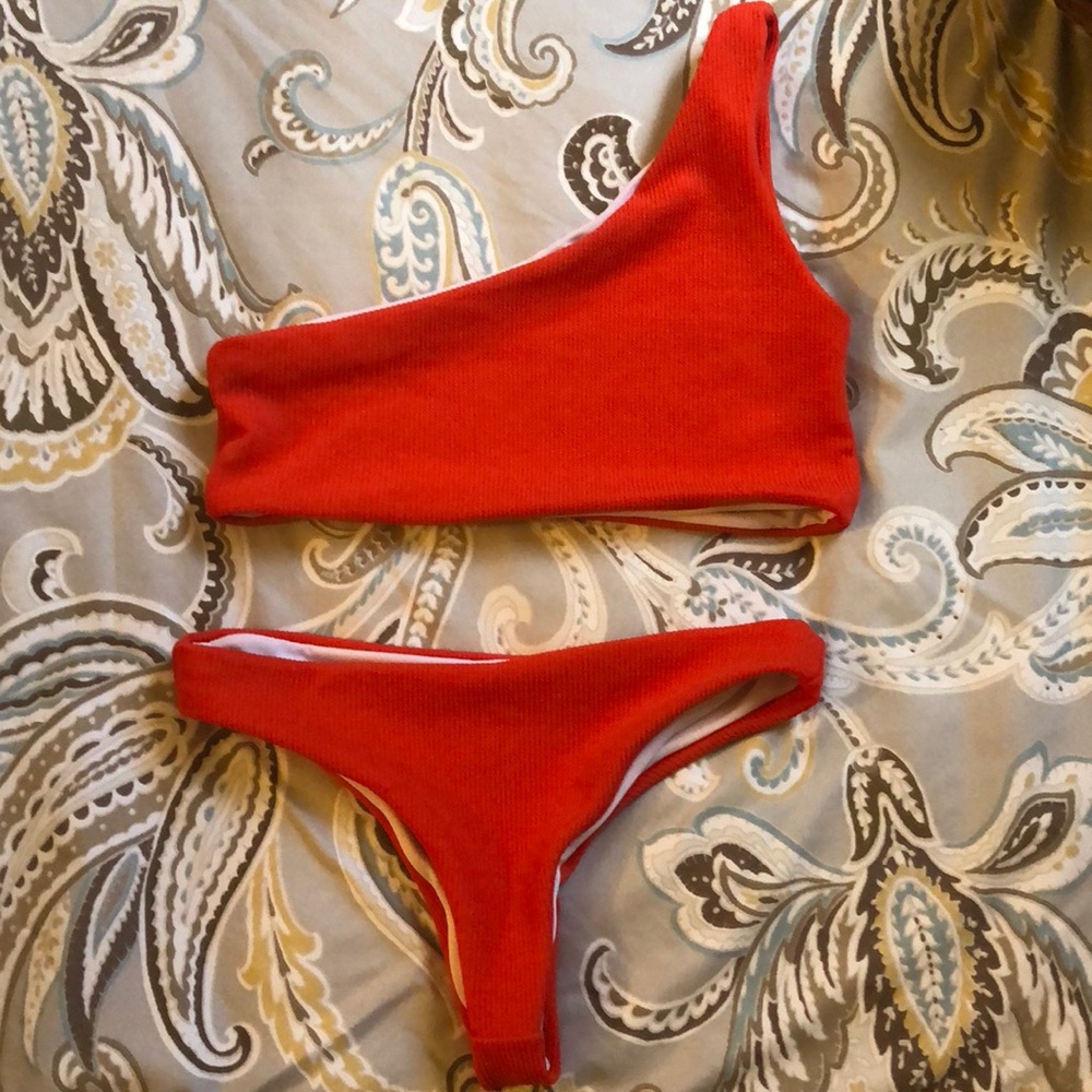 Cute red bikini!